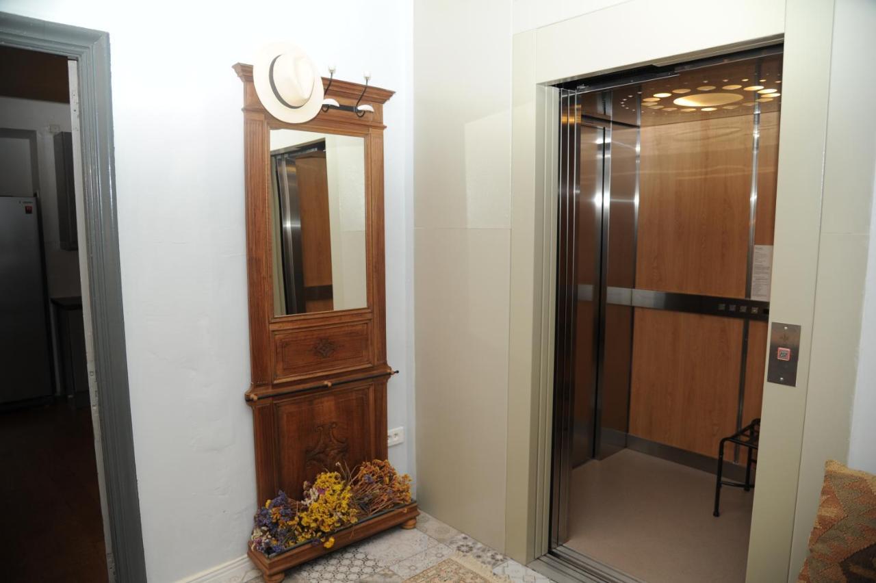 Classic France Double For Larger Groups Or Extended Families - Ac, Elevtor, 2 Appts Joined By A Common Indoor Patio Appartamento Limoux Esterno foto